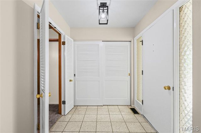 8970 S Laclede Station Road, St Louis, MO 63123