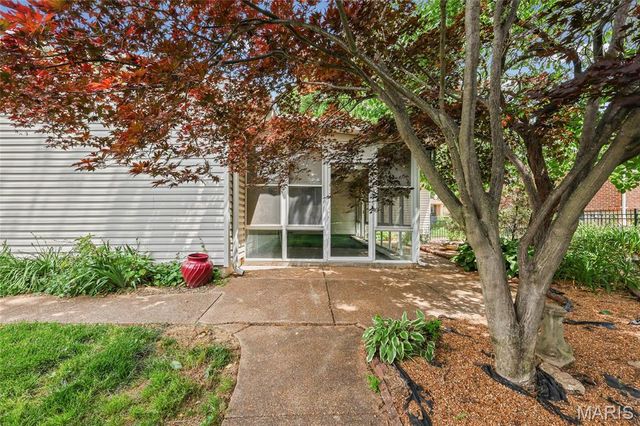 8970 S Laclede Station Road, St Louis, MO 63123