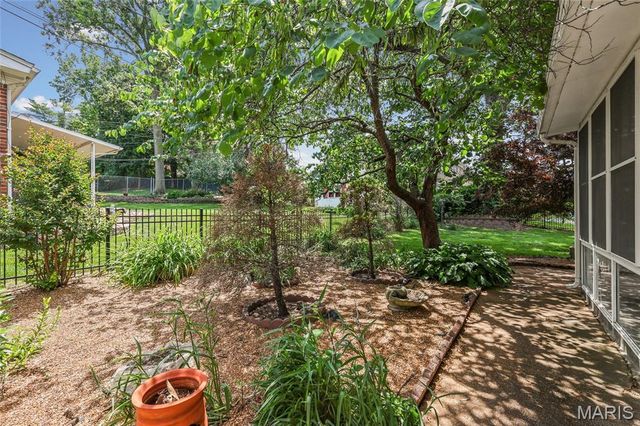 8970 S Laclede Station Road, St Louis, MO 63123