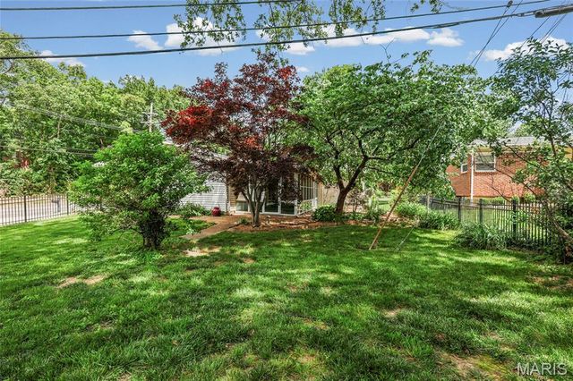 8970 S Laclede Station Road, St Louis, MO 63123