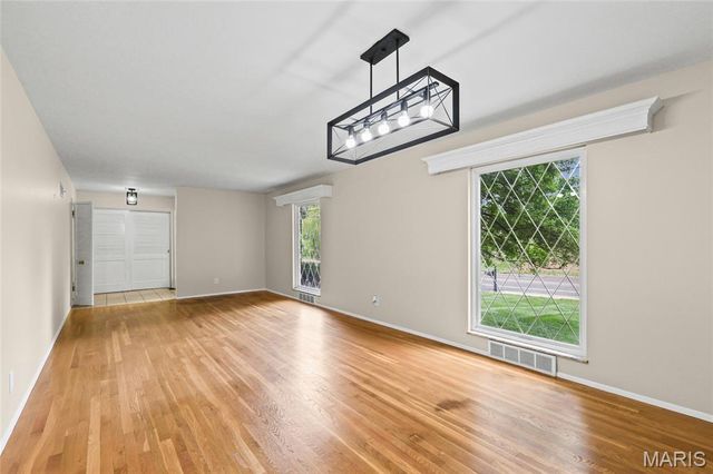 8970 S Laclede Station Road, St Louis, MO 63123