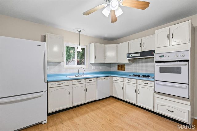 8970 S Laclede Station Road, St Louis, MO 63123