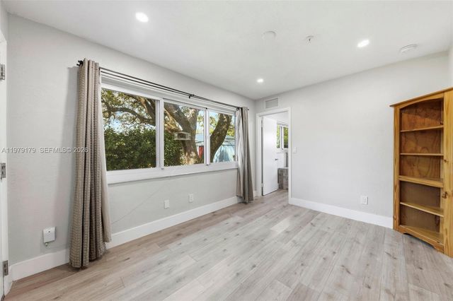 4561 SW 25th Ter, Dania Beach, FL 33312