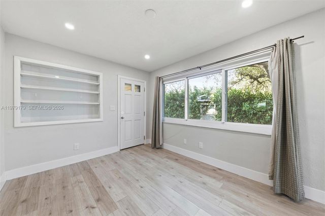 4561 SW 25th Ter, Dania Beach, FL 33312