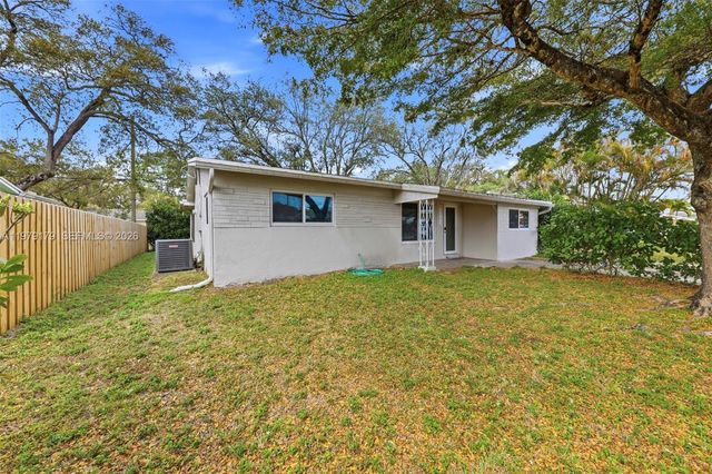 4561 SW 25th Ter, Dania Beach, FL 33312