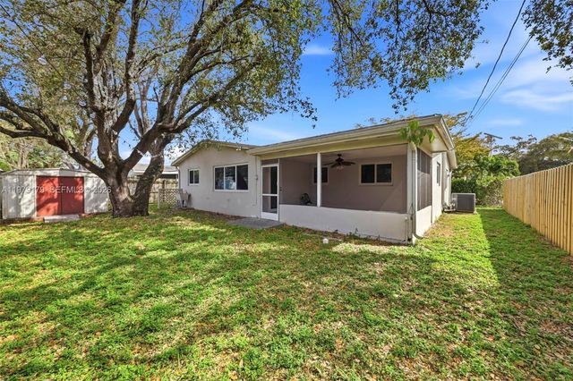 4561 SW 25th Ter, Dania Beach, FL 33312