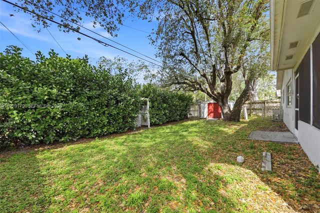 4561 SW 25th Ter, Dania Beach, FL 33312