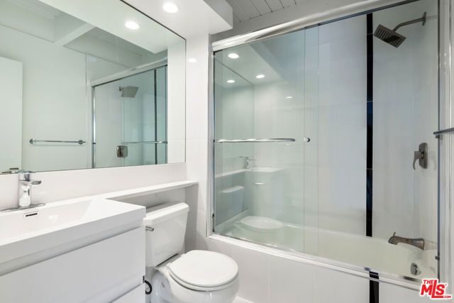 1556 Viewsite Drive, Los Angeles, CA 90069