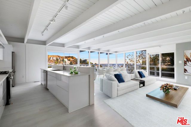 1556 Viewsite Drive, Los Angeles, CA 90069