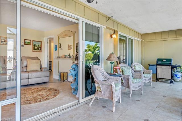 125 Pago Pago DR E, Naples, FL 34113