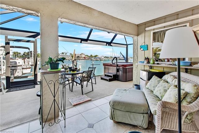 125 Pago Pago DR E, Naples, FL 34113