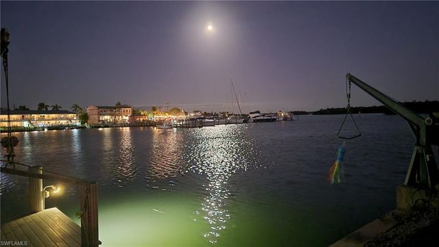 125 Pago Pago DR E, Naples, FL 34113