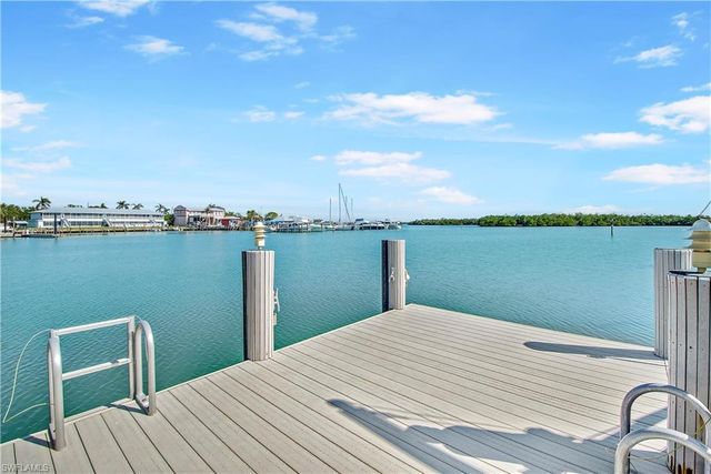 125 Pago Pago DR E, Naples, FL 34113