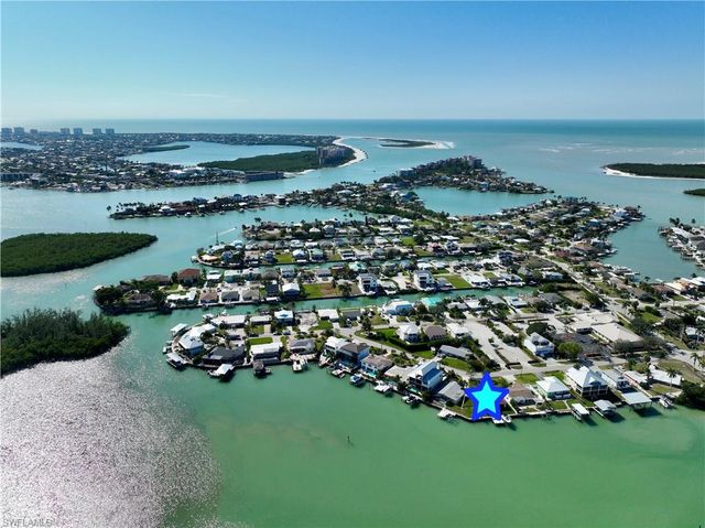 125 Pago Pago DR E, Naples, FL 34113