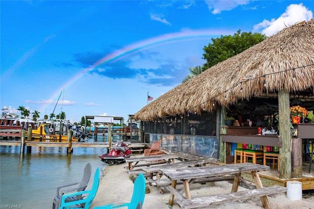 125 Pago Pago DR E, Naples, FL 34113