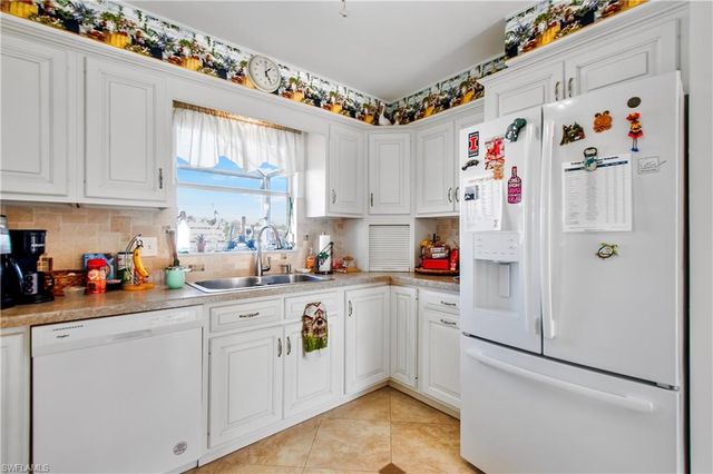 125 Pago Pago DR E, Naples, FL 34113