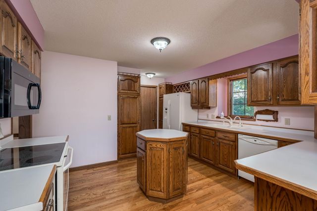 377 Carol Court, Mankato, MN 56003