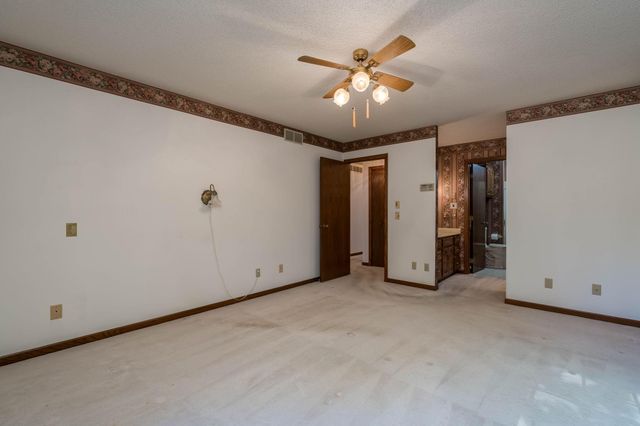 377 Carol Court, Mankato, MN 56003