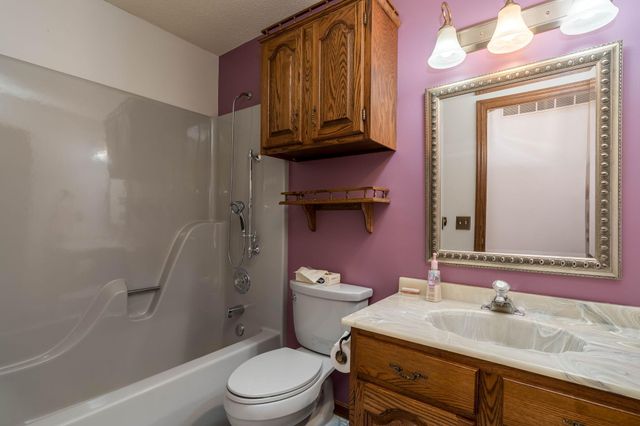 377 Carol Court, Mankato, MN 56003