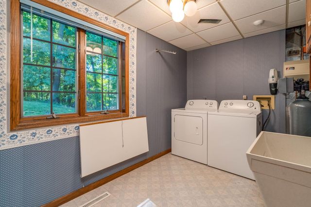 377 Carol Court, Mankato, MN 56003