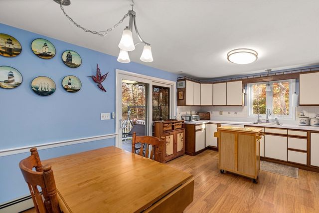 64 Ashton Ave, Falmouth, MA 02536