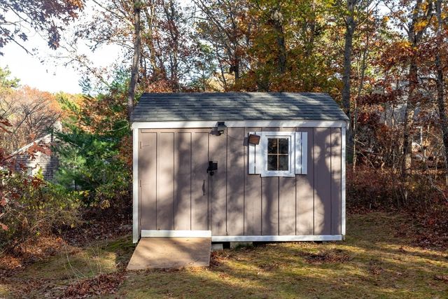 64 Ashton Ave, Falmouth, MA 02536