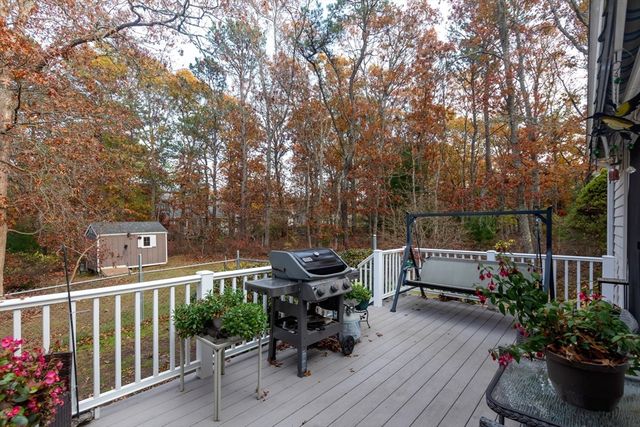 64 Ashton Ave, Falmouth, MA 02536