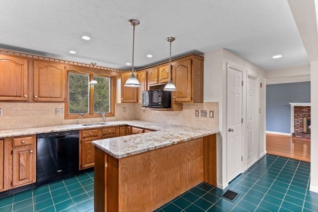 47 Cranberry Ln, Easton, MA 02375