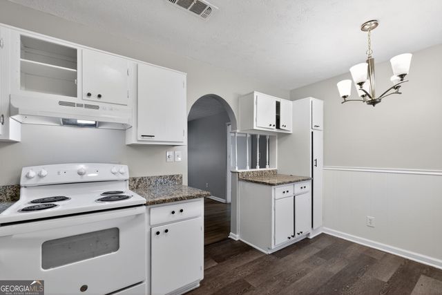 90 Jonathan Road, Riverdale, GA 30274