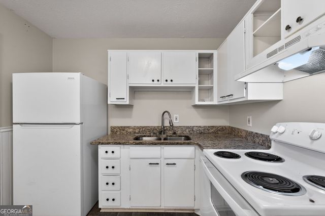 90 Jonathan Road, Riverdale, GA 30274