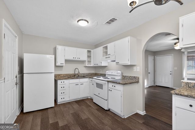 90 Jonathan Road, Riverdale, GA 30274