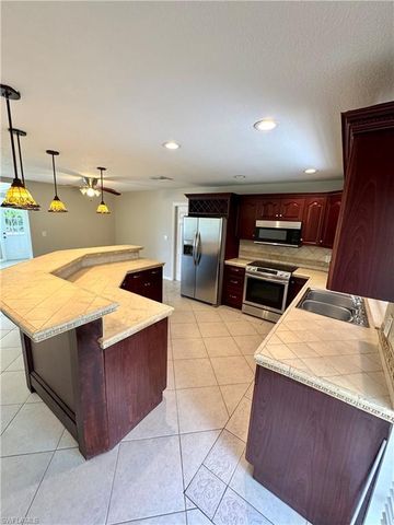 4522 SE 10th AVE, Cape Coral, FL 33904