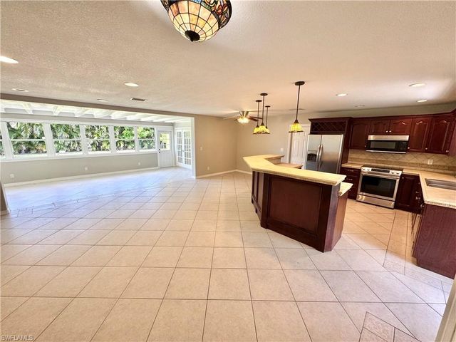 4522 SE 10th AVE, Cape Coral, FL 33904