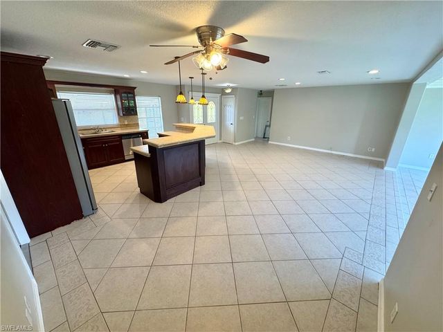 4522 SE 10th AVE, Cape Coral, FL 33904