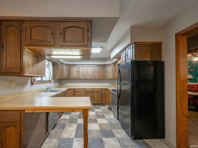 2136 N West Raintree Drive, New Castle, IN 47362