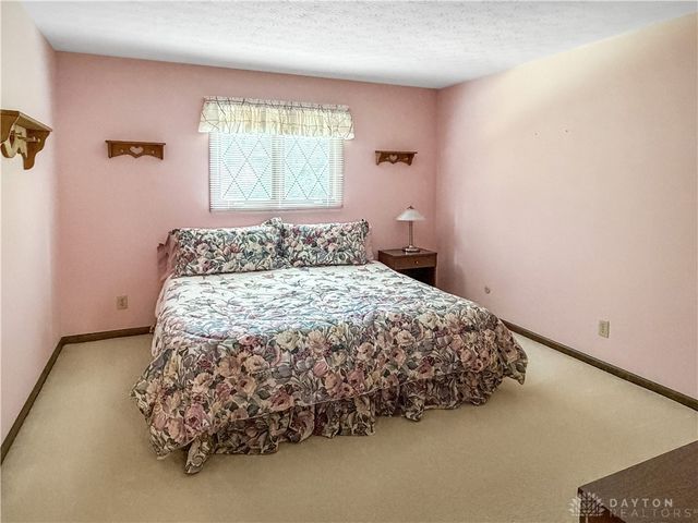 5016 Lausanne Drive, Centerville, OH 45458