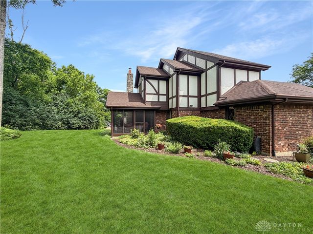 5016 Lausanne Drive, Centerville, OH 45458