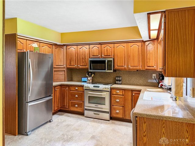 5016 Lausanne Drive, Centerville, OH 45458
