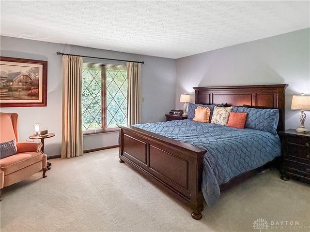 5016 Lausanne Drive, Centerville, OH 45458