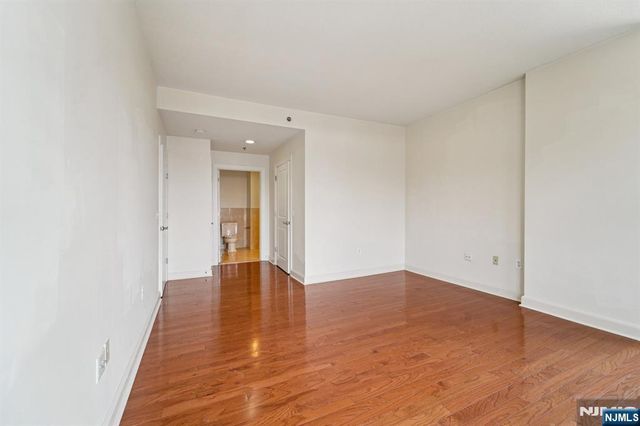 5311 City Place, Edgewater, NJ 07020