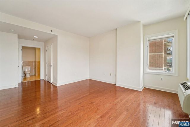 5311 City Place, Edgewater, NJ 07020
