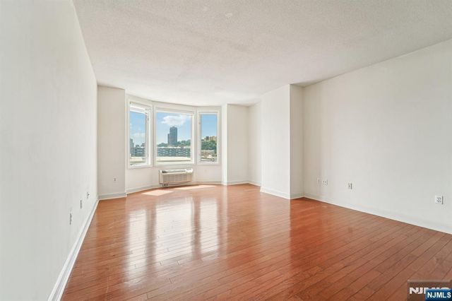 5311 City Place, Edgewater, NJ 07020