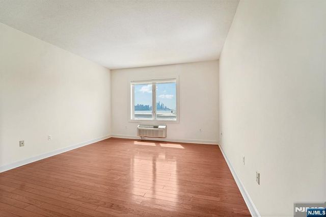 5311 City Place, Edgewater, NJ 07020