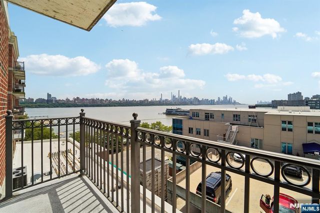 5311 City Place, Edgewater, NJ 07020