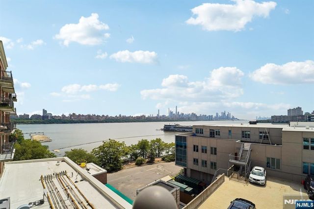 5311 City Place, Edgewater, NJ 07020
