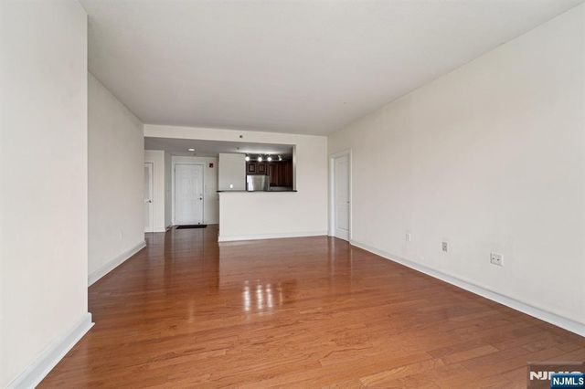 5311 City Place, Edgewater, NJ 07020
