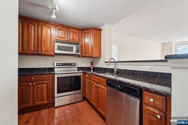 5311 City Place, Edgewater, NJ 07020