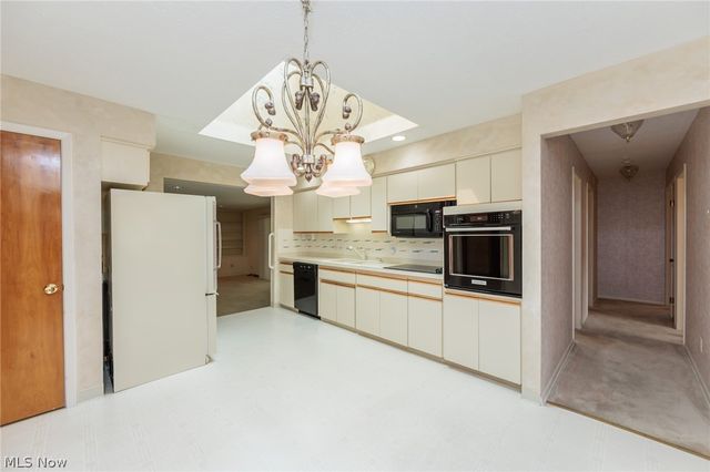 616 Sturbridge Drive, Highland Heights, OH 44143