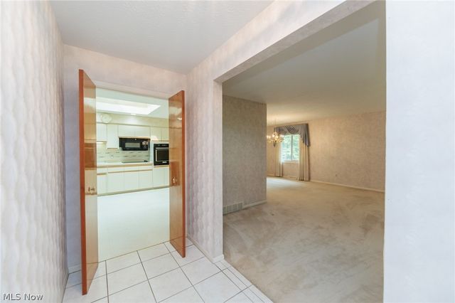616 Sturbridge Drive, Highland Heights, OH 44143