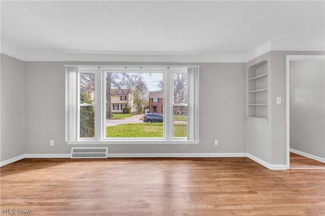 16705 Glendale Avenue, Cleveland, OH 44128